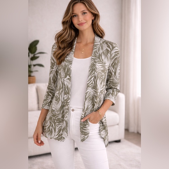 Chico's Tops - 🌿 Chico’s Travelers Palm Print Open Front Cardigan – Size 1 (8/10)
